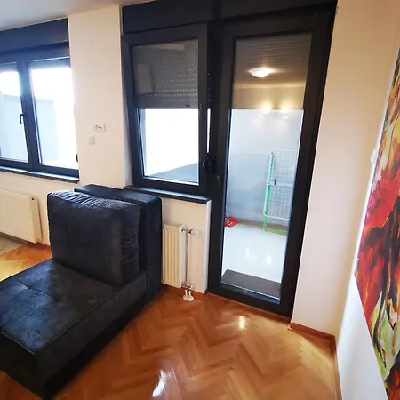 The Silken Symphony * Nis